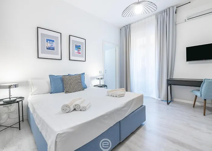 Garibaldi Central Apartment